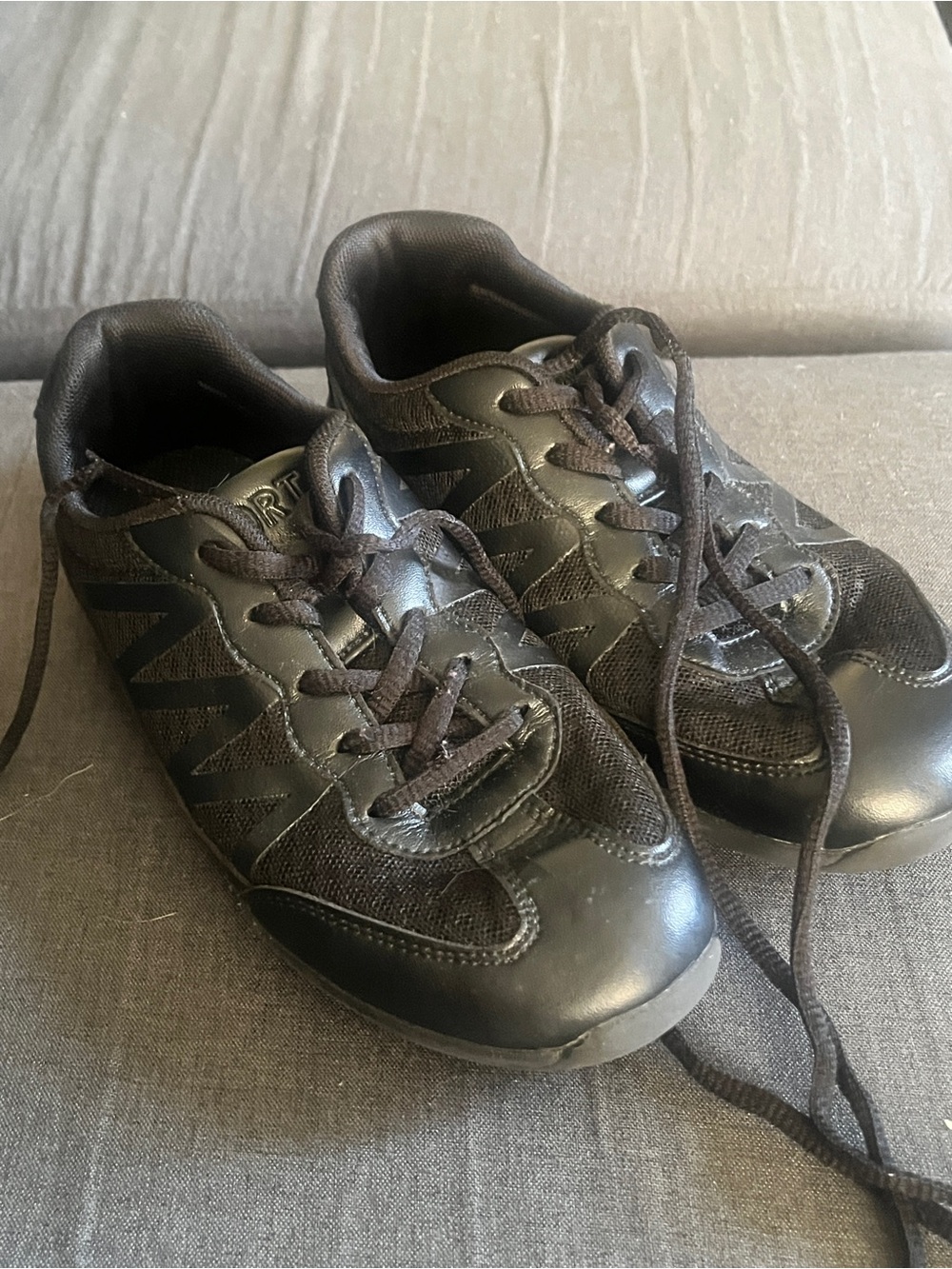 Youths black cheer shoes